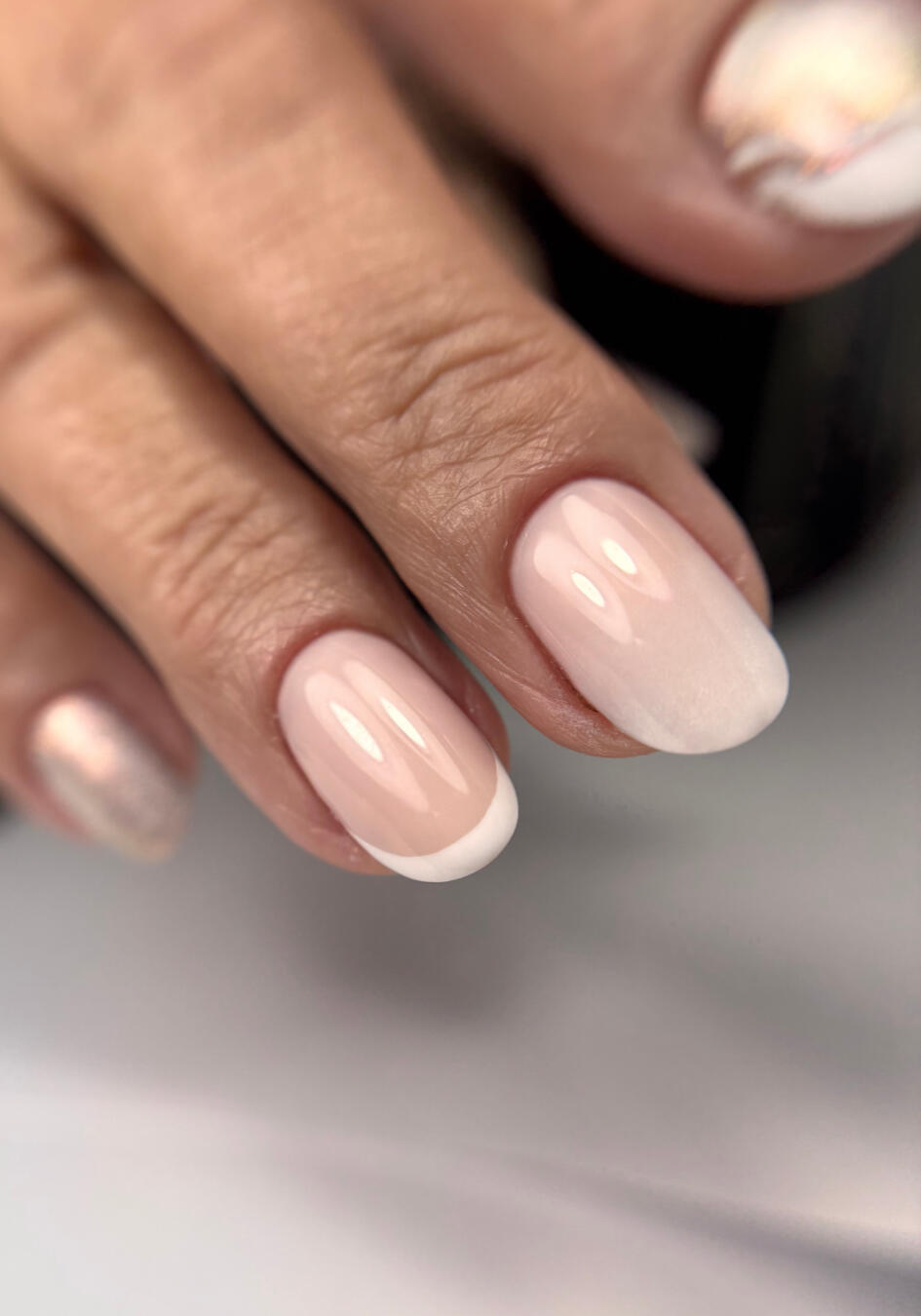 Manucure russe et gel Vue macro d'ongles manucurés, manucure russe