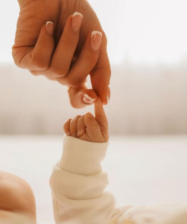 Mains maman et bébé Manucure maman Nantes