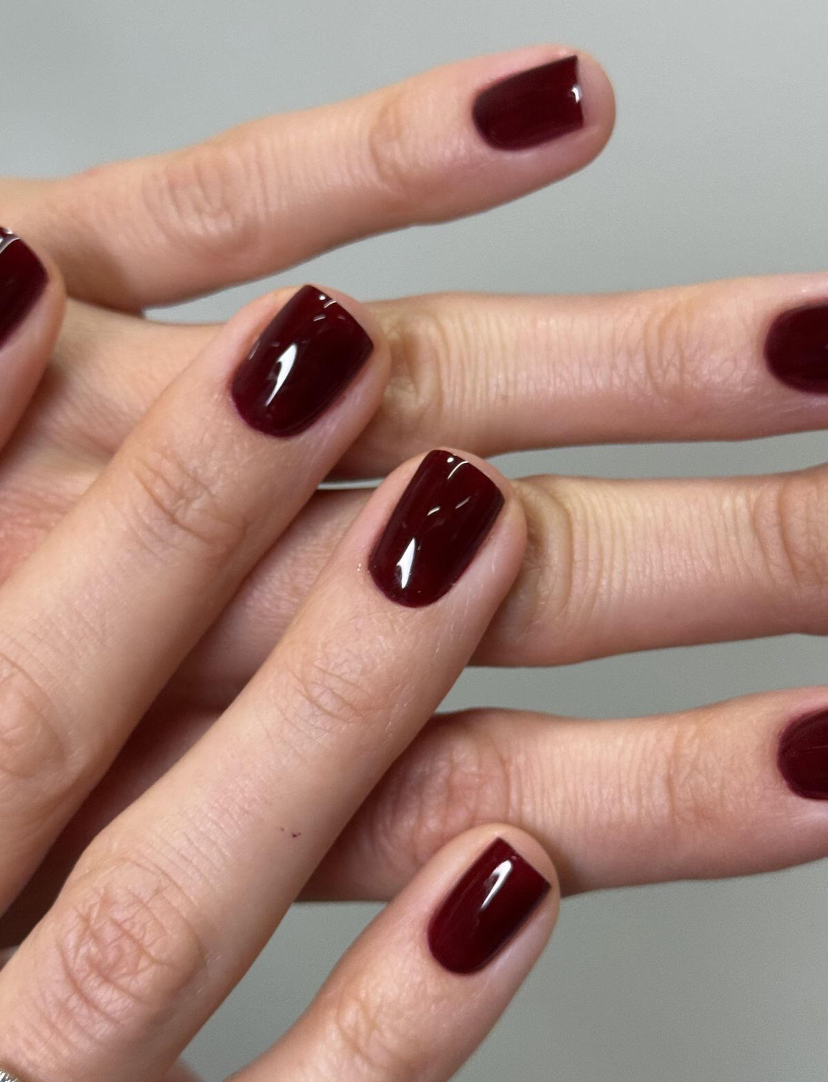 Vernis semi-permanent Nantes Mains soignées, manucure Nantes